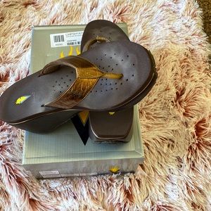 Volatile Size 6 Bronze Platform Sandals